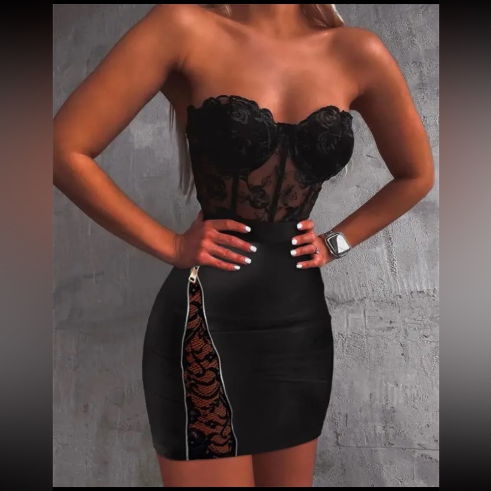 BEAUTIFUL BLACK LACE ZIP UP DRESS